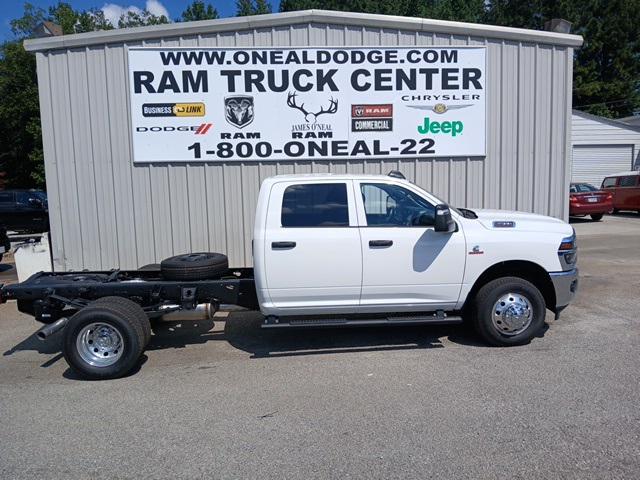 2026 RAM Ram 3500 Chassis Cab RAM 3500 TRADESMAN CREW CAB CHASSIS 4X4 60 CA 2026 RAM Ram 3500 Chassis Cab RAM 3500 TRADESMAN CREW CAB CHASSIS 4X4 60 CA