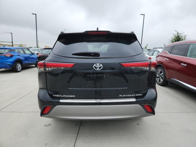 2022 Toyota Highlander Platinum
