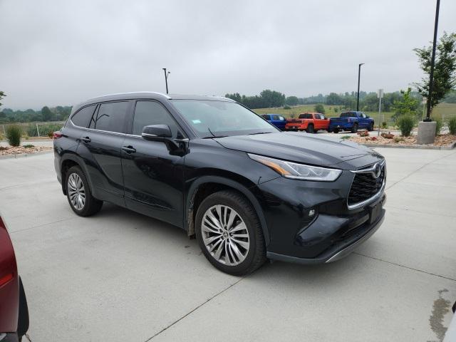 2022 Toyota Highlander Platinum