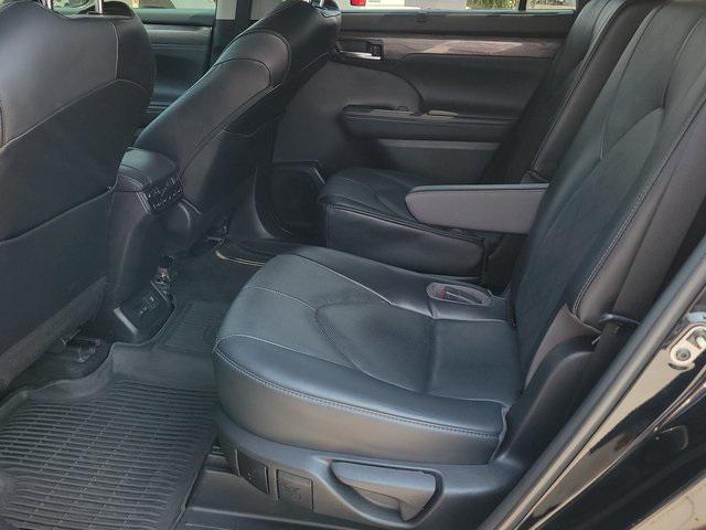 2022 Toyota Highlander Platinum