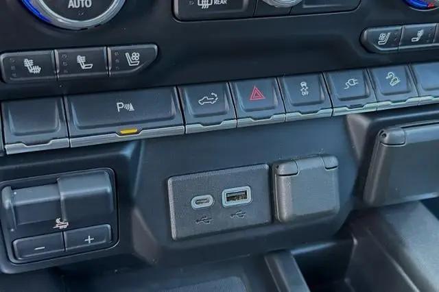 2022 Chevrolet Silverado 1500 4WD Crew Cab Short Bed High Country