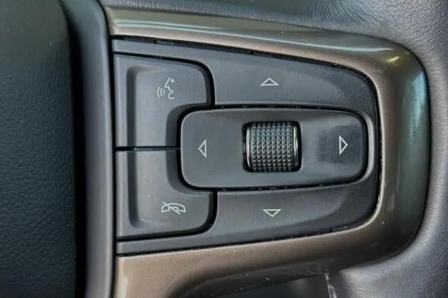 2022 Chevrolet Silverado 1500 4WD Crew Cab Short Bed High Country