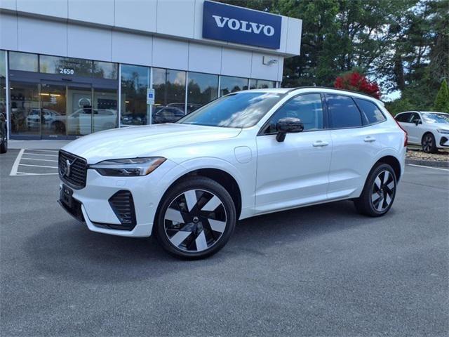 2025 Volvo XC60 Plug-In Hybrid T8 Plus