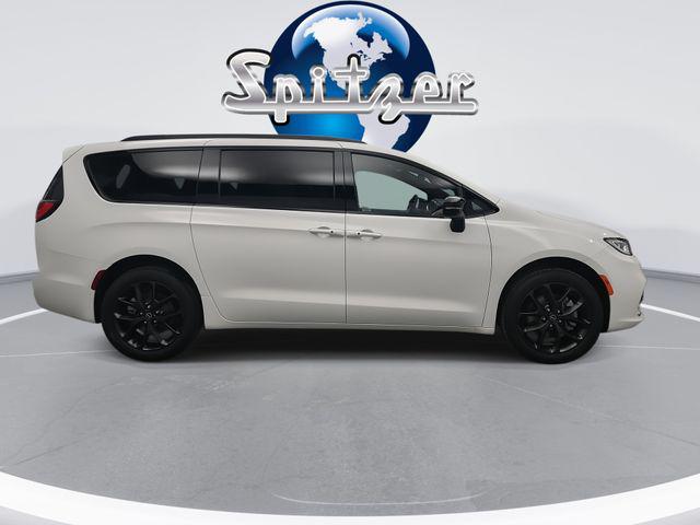 2026 Chrysler Pacifica Limited AWD