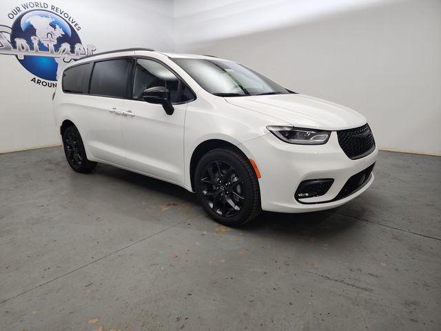 2026 Chrysler Pacifica Limited AWD