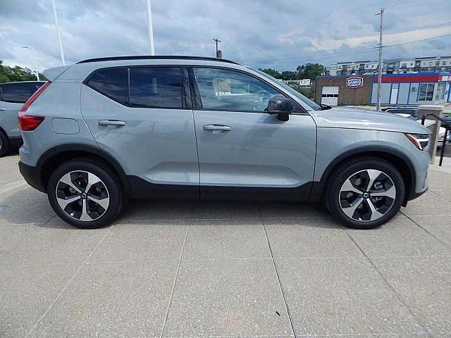 2026 Volvo XC40 B5 Plus