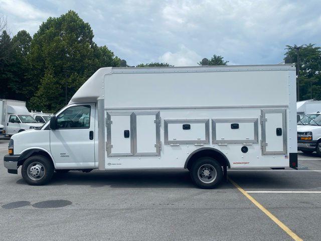 2025 Chevrolet Express Cutaway 4500 Van