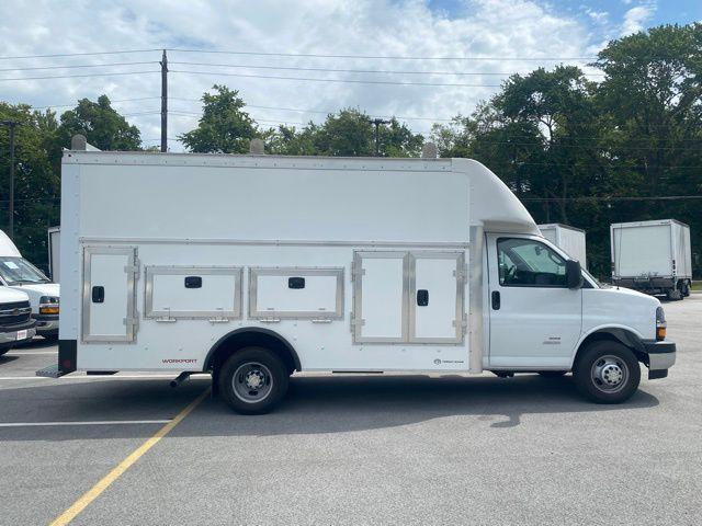 2025 Chevrolet Express Cutaway 4500 Van