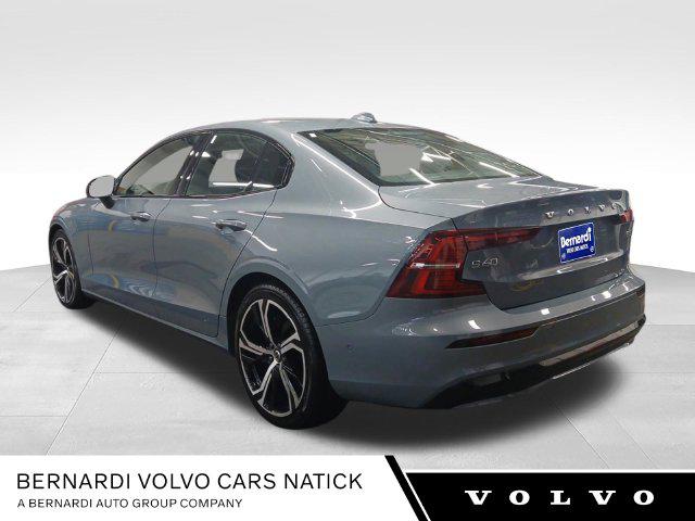 2023 Volvo S60 B5 Plus Dark Theme
