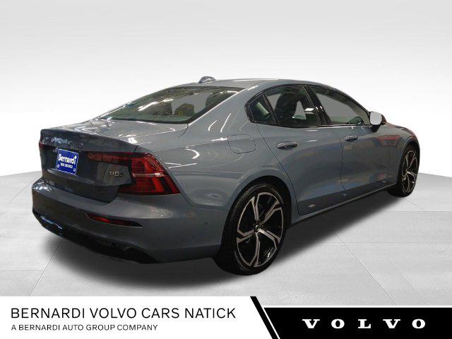 2023 Volvo S60 B5 Plus Dark Theme