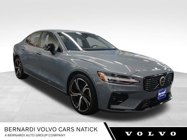 2023 Volvo S60 B5 Plus Dark Theme