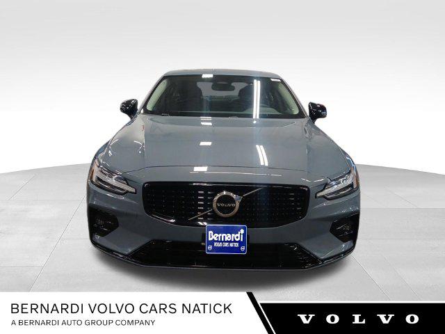 2023 Volvo S60 B5 Plus Dark Theme