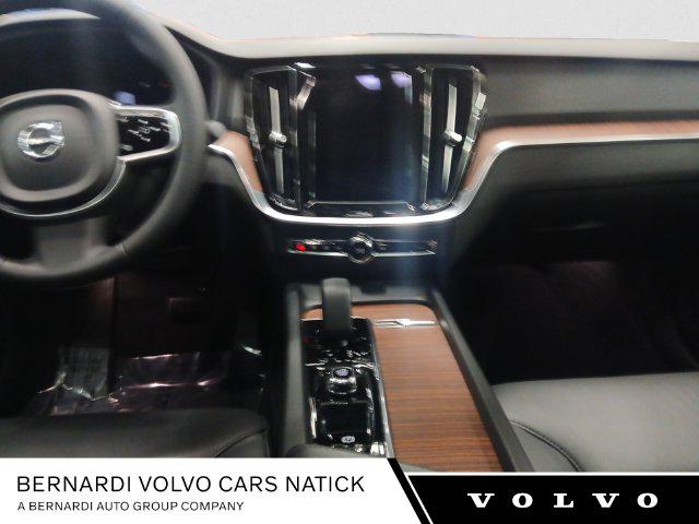 2023 Volvo S60 B5 Plus Dark Theme