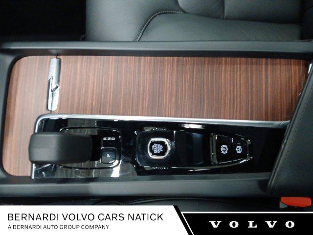 2023 Volvo S60 B5 Plus Dark Theme