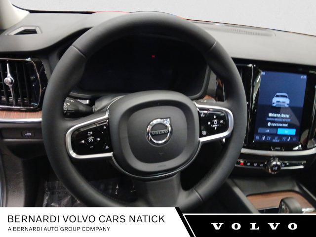 2023 Volvo S60 B5 Plus Dark Theme