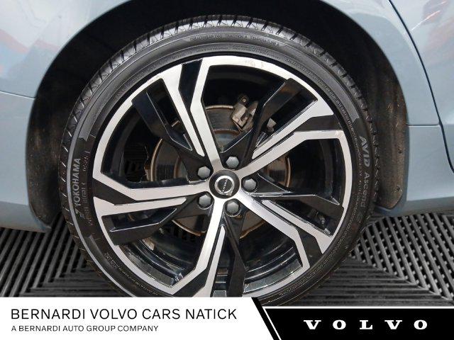 2023 Volvo S60 B5 Plus Dark Theme