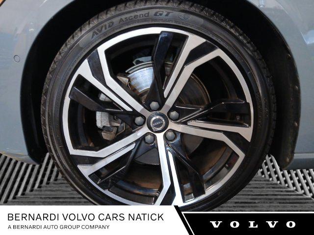 2023 Volvo S60 B5 Plus Dark Theme