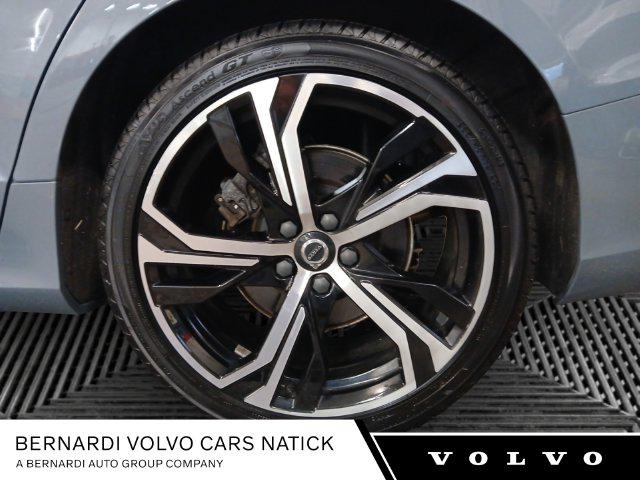 2023 Volvo S60 B5 Plus Dark Theme