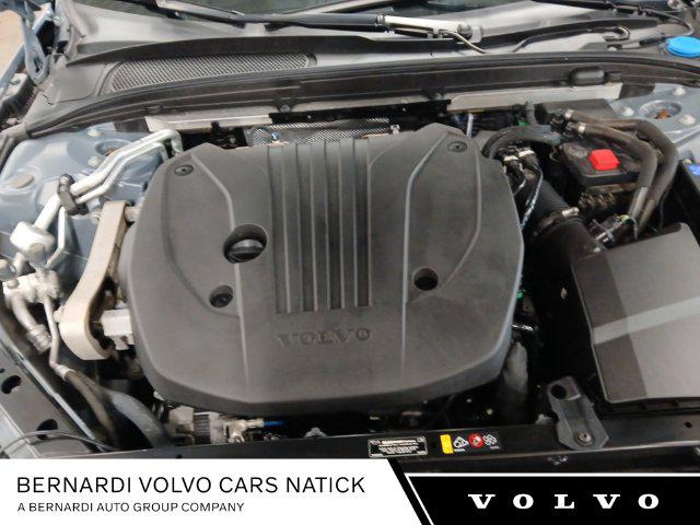 2023 Volvo S60 B5 Plus Dark Theme