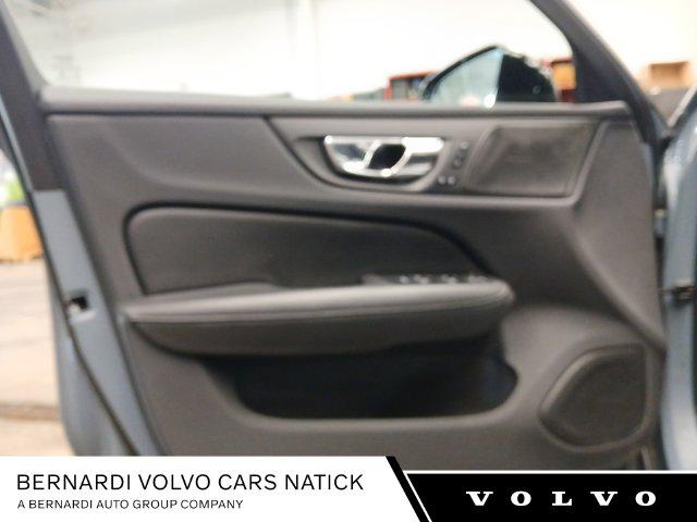 2023 Volvo S60 B5 Plus Dark Theme