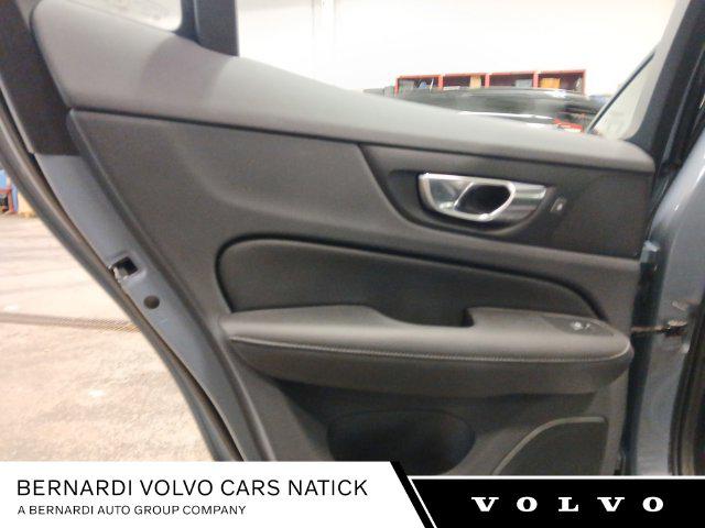 2023 Volvo S60 B5 Plus Dark Theme