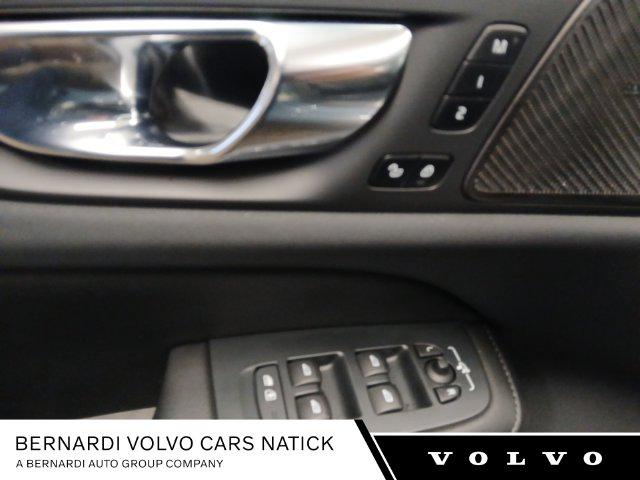 2023 Volvo S60 B5 Plus Dark Theme