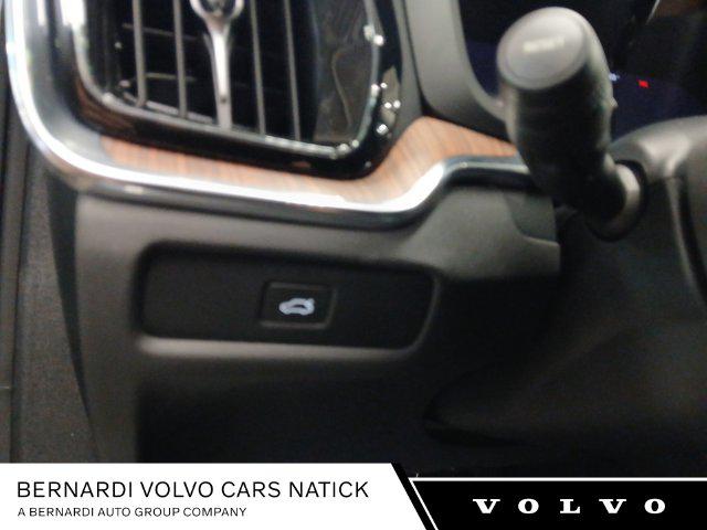 2023 Volvo S60 B5 Plus Dark Theme