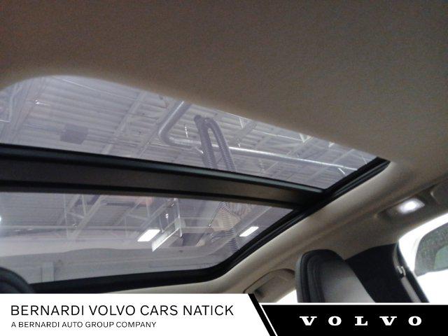 2023 Volvo S60 B5 Plus Dark Theme