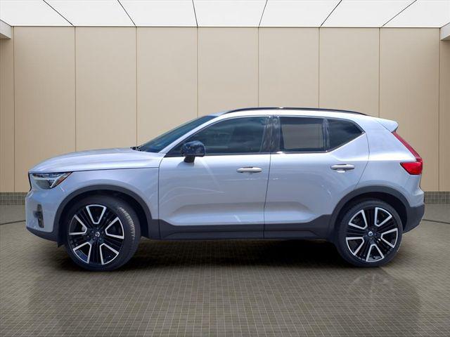 2026 Volvo XC40 B4 Plus