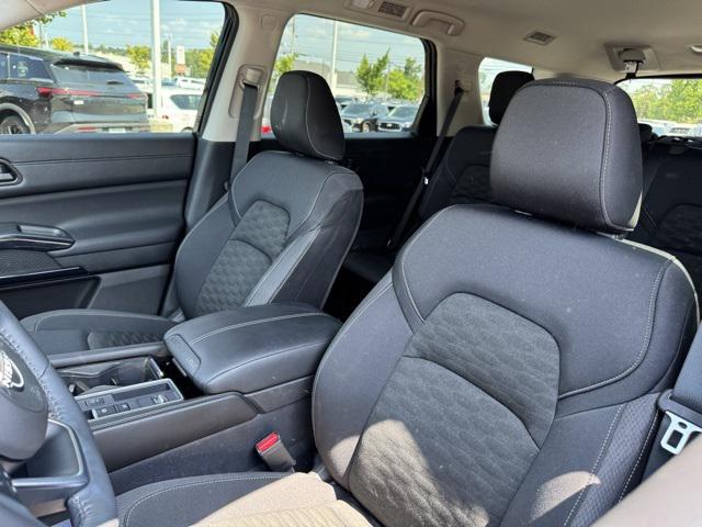 2024 Nissan Pathfinder SV FWD 2024 Nissan Pathfinder SV FWD