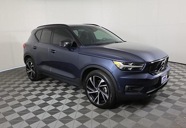 2022 Volvo XC40 T5 R-Design