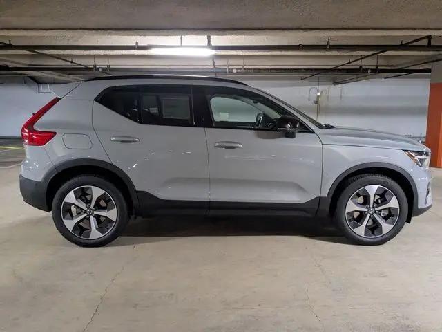 2026 Volvo XC40 Plus, B5 AWD Gas (mild hybrid), Dark
