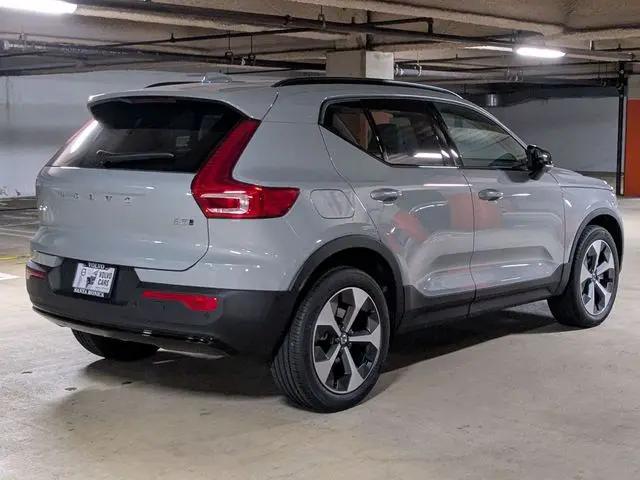2026 Volvo XC40 Plus, B5 AWD Gas (mild hybrid), Dark