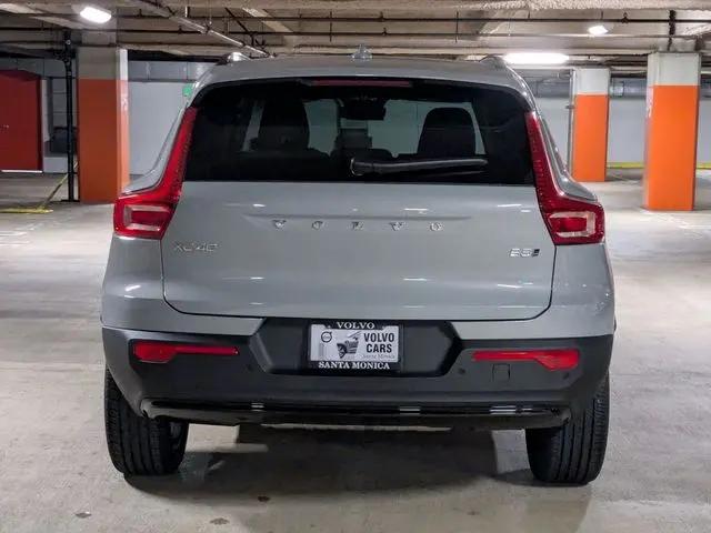 2026 Volvo XC40 Plus, B5 AWD Gas (mild hybrid), Dark