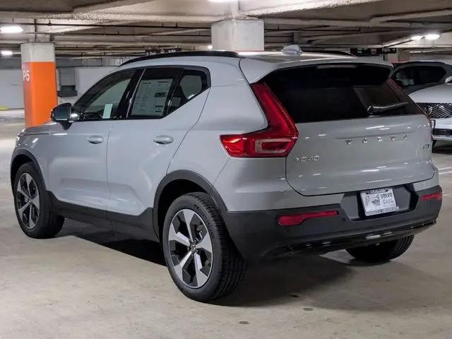 2026 Volvo XC40 Plus, B5 AWD Gas (mild hybrid), Dark