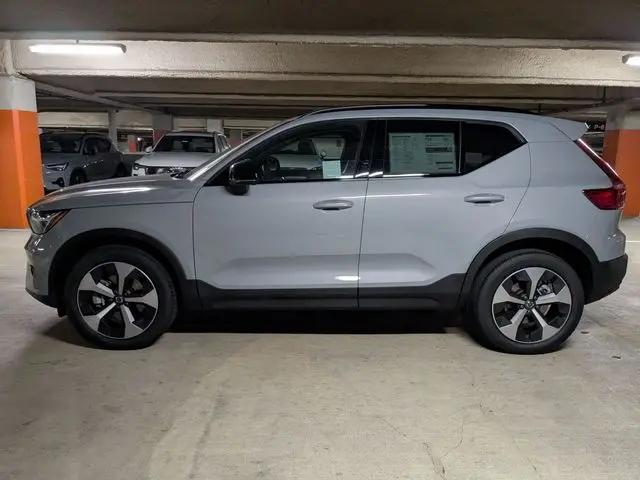 2026 Volvo XC40 Plus, B5 AWD Gas (mild hybrid), Dark