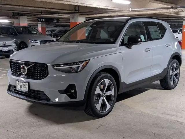 2026 Volvo XC40 Plus, B5 AWD Gas (mild hybrid), Dark