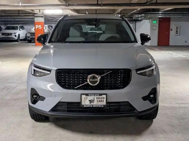 2026 Volvo XC40 Plus, B5 AWD Gas (mild hybrid), Dark