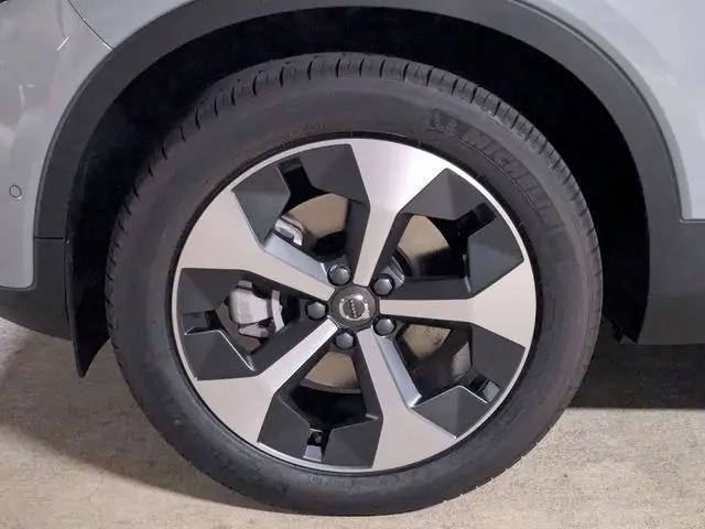 2026 Volvo XC40 Plus, B5 AWD Gas (mild hybrid), Dark