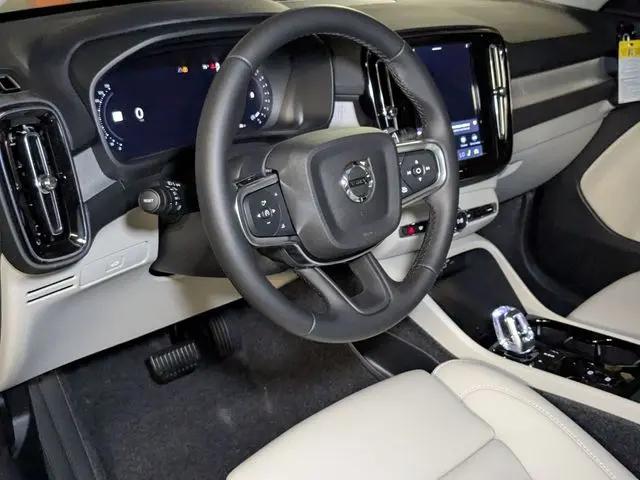 2026 Volvo XC40 Plus, B5 AWD Gas (mild hybrid), Dark
