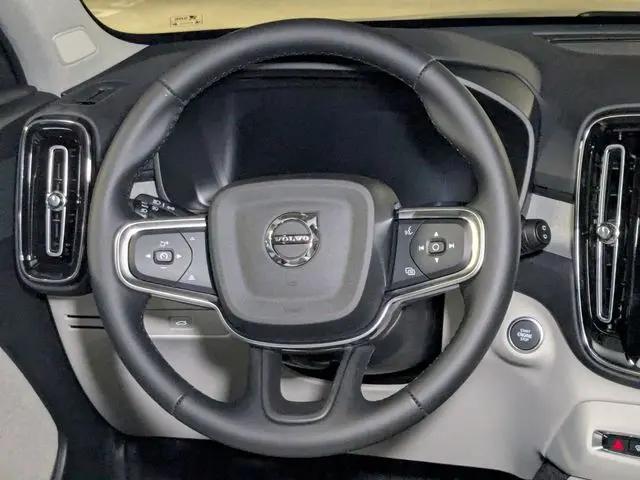 2026 Volvo XC40 Plus, B5 AWD Gas (mild hybrid), Dark