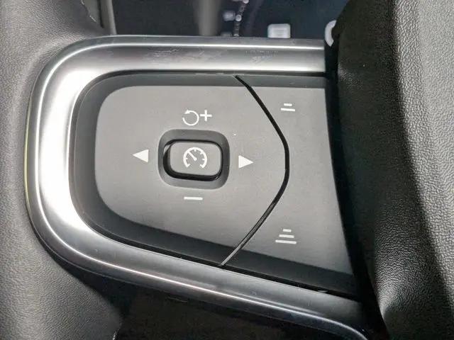 2026 Volvo XC40 Plus, B5 AWD Gas (mild hybrid), Dark