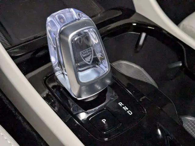 2026 Volvo XC40 Plus, B5 AWD Gas (mild hybrid), Dark