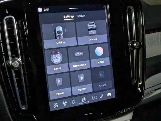 2026 Volvo XC40 Plus, B5 AWD Gas (mild hybrid), Dark