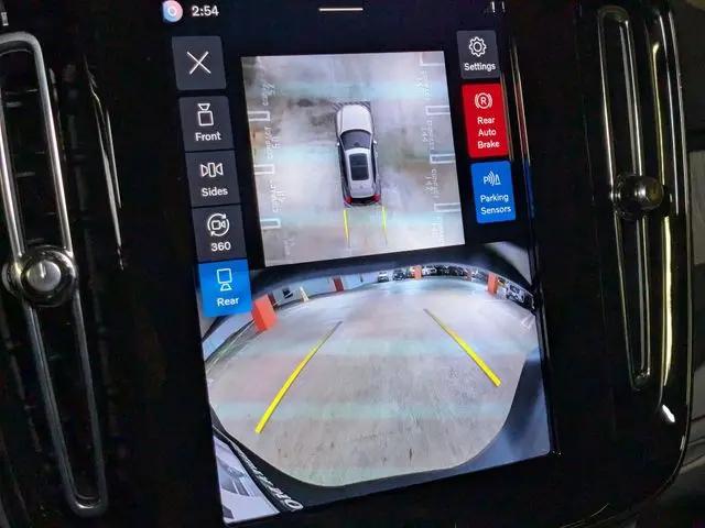 2026 Volvo XC40 Plus, B5 AWD Gas (mild hybrid), Dark