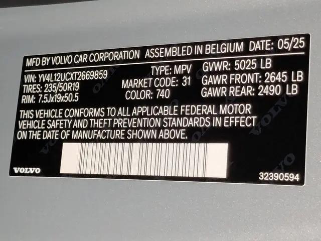 2026 Volvo XC40 Plus, B5 AWD Gas (mild hybrid), Dark