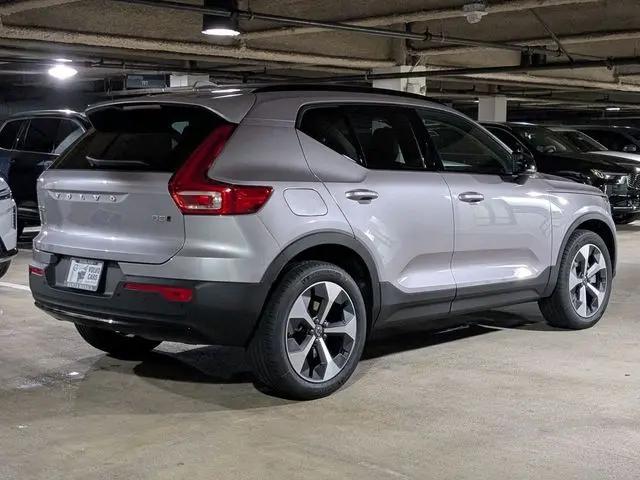 2026 Volvo XC40 Core, B5 AWD Gas (mild hybrid), Dark