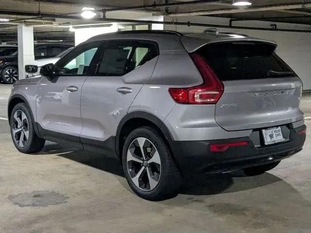 2026 Volvo XC40 Core, B5 AWD Gas (mild hybrid), Dark