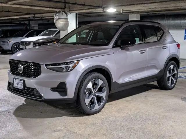 2026 Volvo XC40 Core, B5 AWD Gas (mild hybrid), Dark