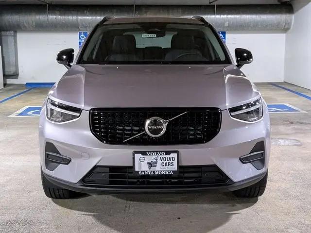 2026 Volvo XC40 Core, B5 AWD Gas (mild hybrid), Dark